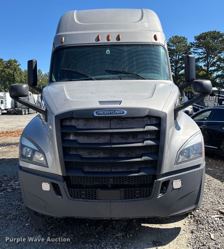 image for item YA0759 2019 Freightliner Cascadia semi truck