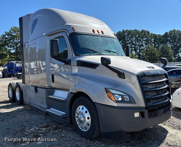 image for item YA0759 2019 Freightliner Cascadia semi truck