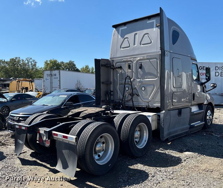 image for item YA0759 2019 Freightliner Cascadia semi truck