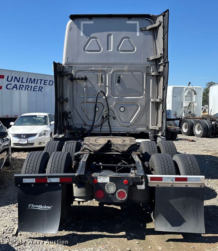 image for item YA0759 2019 Freightliner Cascadia semi truck