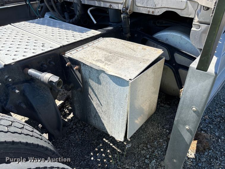 image for item YA0759 2019 Freightliner Cascadia semi truck