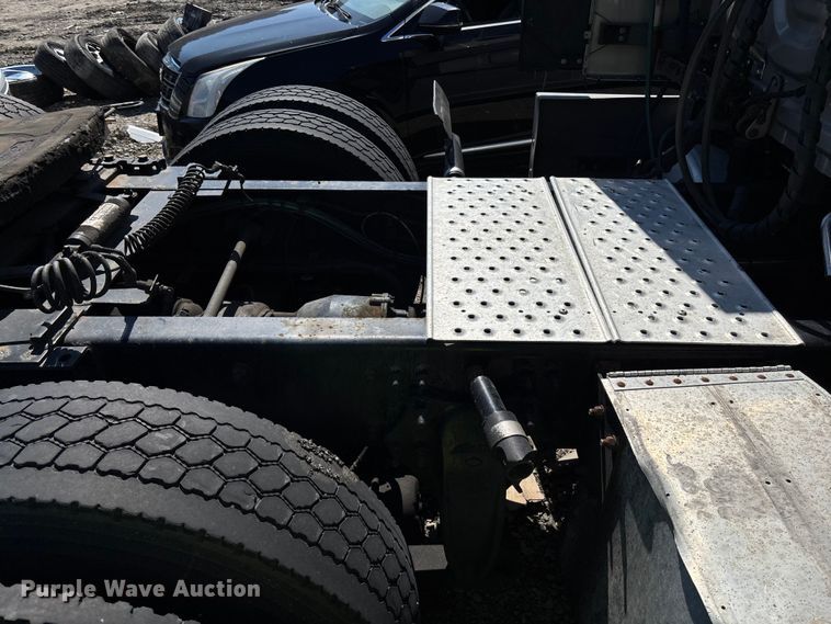 image for item YA0759 2019 Freightliner Cascadia semi truck