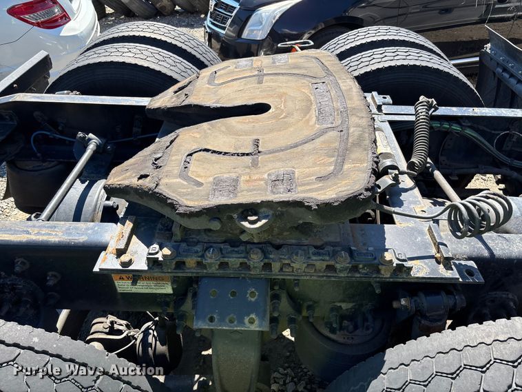 image for item YA0759 2019 Freightliner Cascadia semi truck