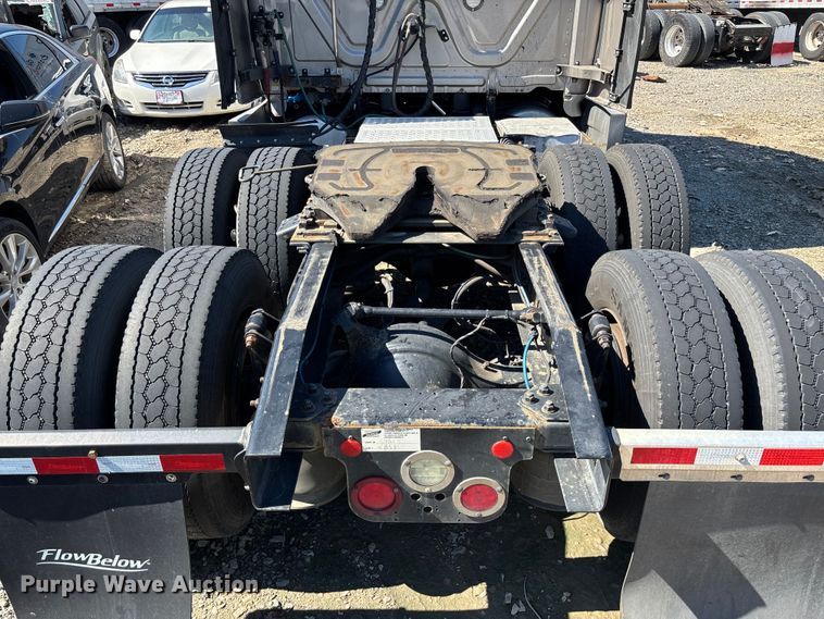 image for item YA0759 2019 Freightliner Cascadia semi truck