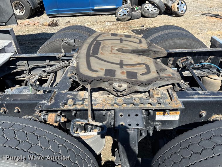 image for item YA0759 2019 Freightliner Cascadia semi truck