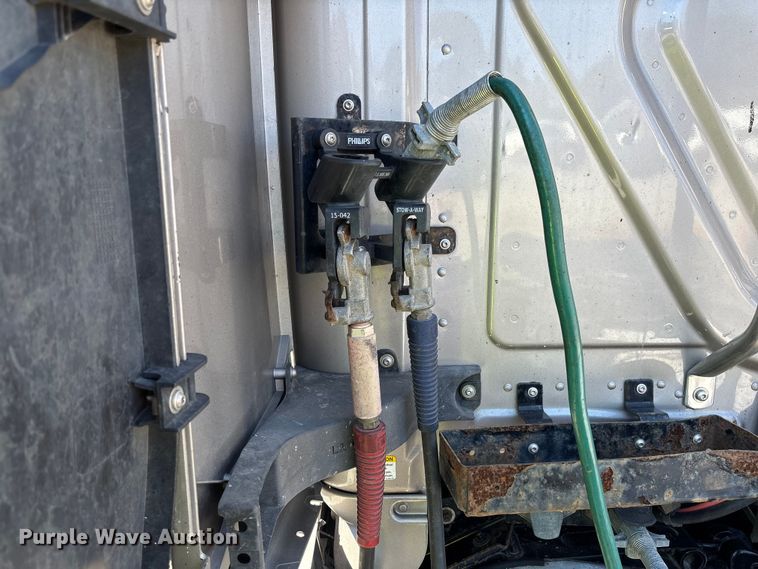 image for item YA0759 2019 Freightliner Cascadia semi truck