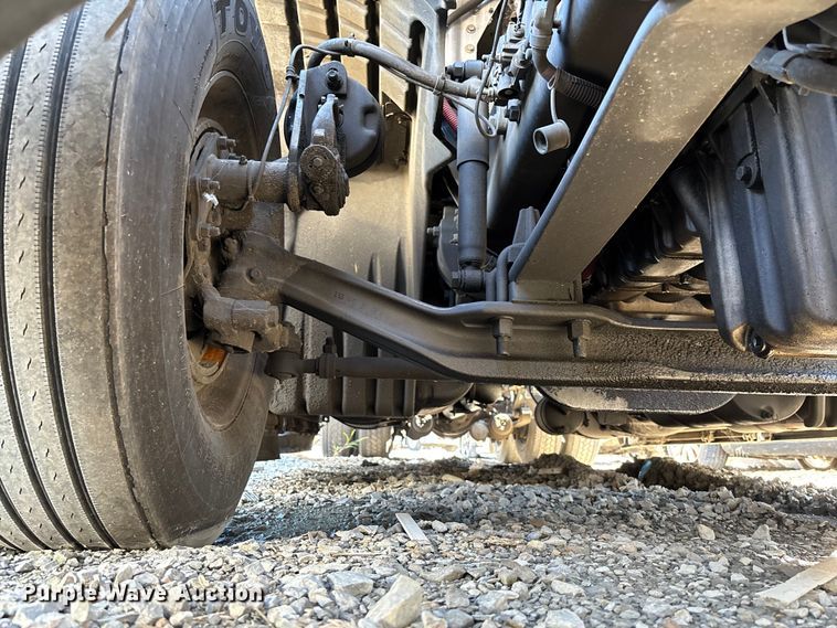 image for item YA0759 2019 Freightliner Cascadia semi truck