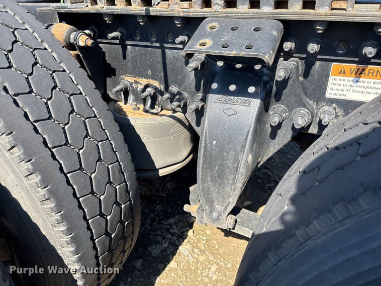 image for item YA0759 2019 Freightliner Cascadia semi truck