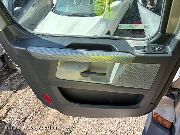 image for item YA0759 2019 Freightliner Cascadia semi truck