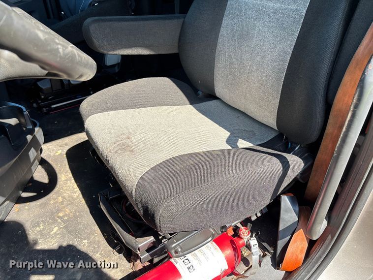 image for item YA0759 2019 Freightliner Cascadia semi truck