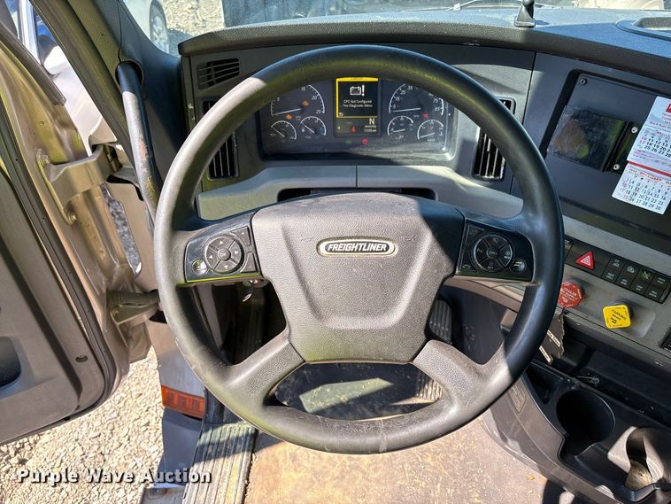 image for item YA0759 2019 Freightliner Cascadia semi truck