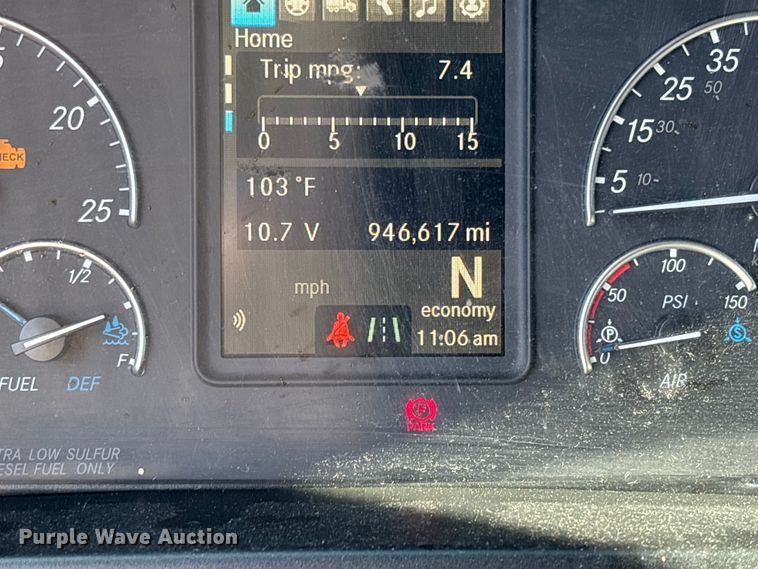 image for item YA0759 2019 Freightliner Cascadia semi truck