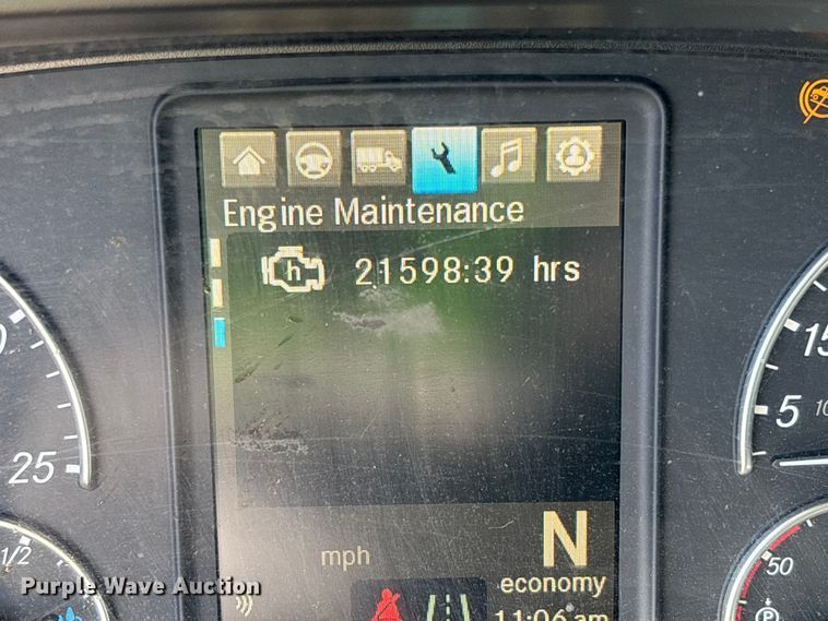 image for item YA0759 2019 Freightliner Cascadia semi truck