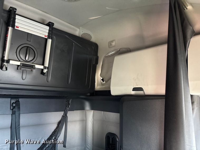 image for item YA0759 2019 Freightliner Cascadia semi truck