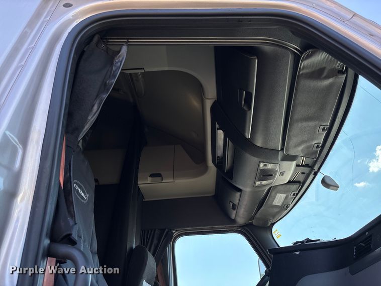 image for item YA0759 2019 Freightliner Cascadia semi truck