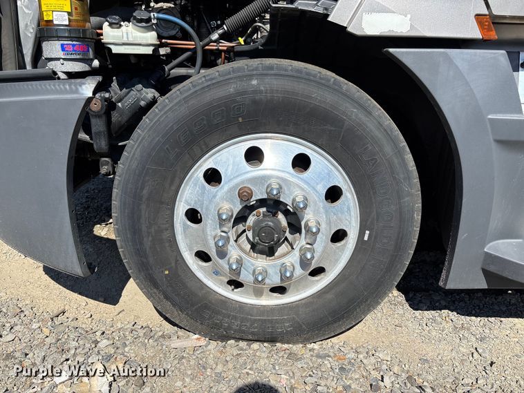 image for item YA0759 2019 Freightliner Cascadia semi truck