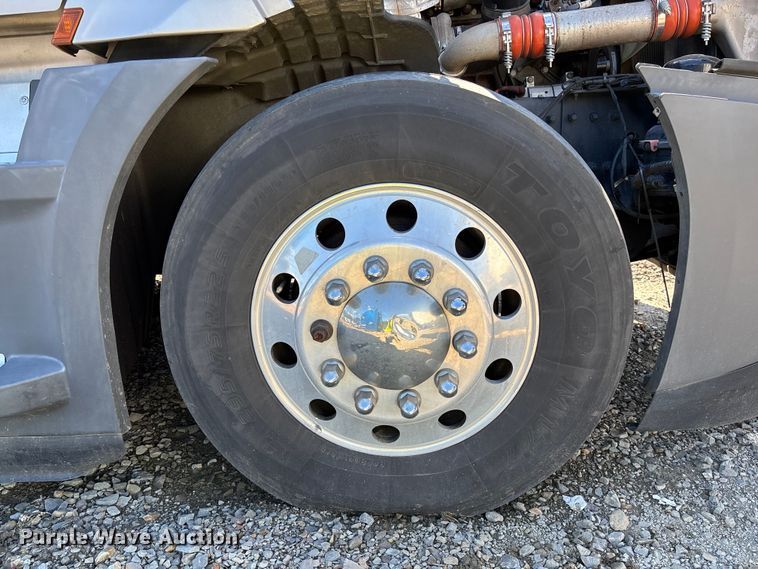 image for item YA0759 2019 Freightliner Cascadia semi truck