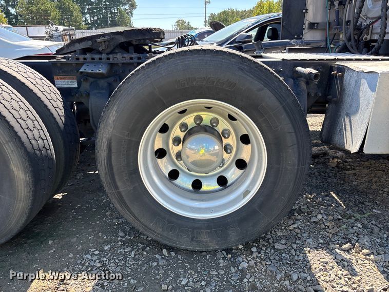 image for item YA0759 2019 Freightliner Cascadia semi truck