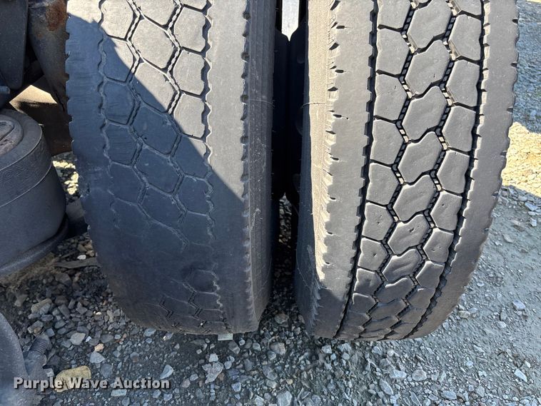 image for item YA0759 2019 Freightliner Cascadia semi truck