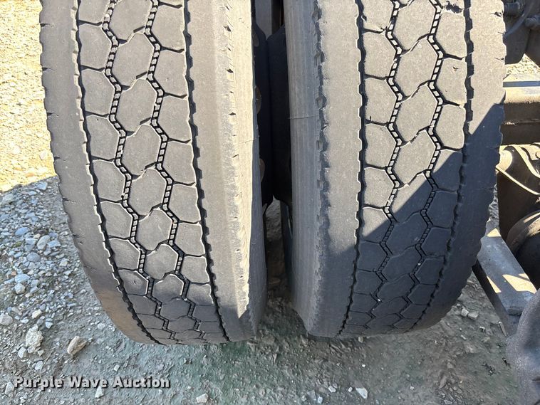 image for item YA0759 2019 Freightliner Cascadia semi truck