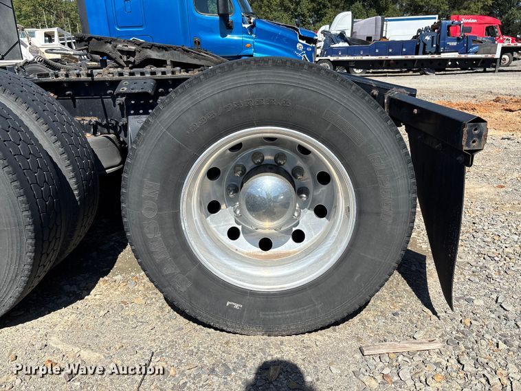 image for item YA0759 2019 Freightliner Cascadia semi truck