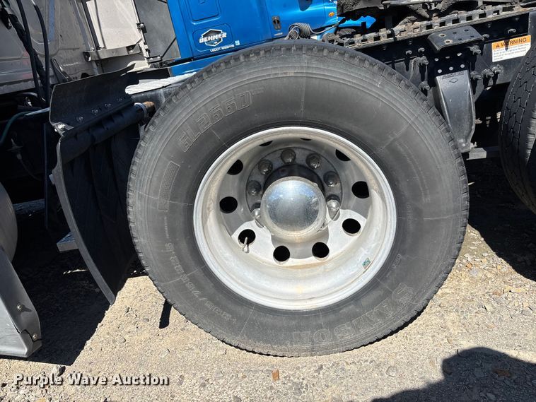 image for item YA0759 2019 Freightliner Cascadia semi truck