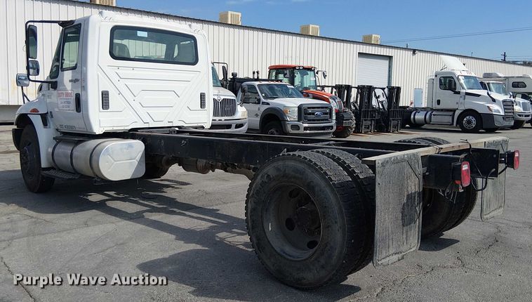 image for item YA0834 2010 International MA025 truck cab and chassis