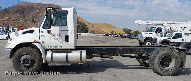 image for item YA0834 2010 International MA025 truck cab and chassis