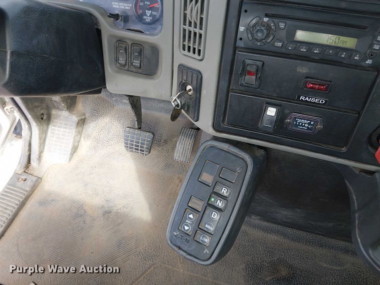 image for item YA0834 2010 International MA025 truck cab and chassis