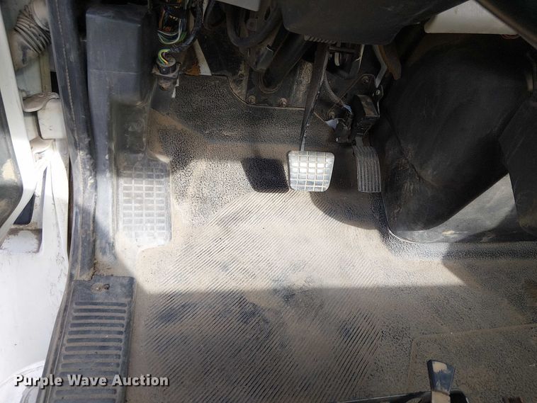 image for item YA0834 2010 International MA025 truck cab and chassis