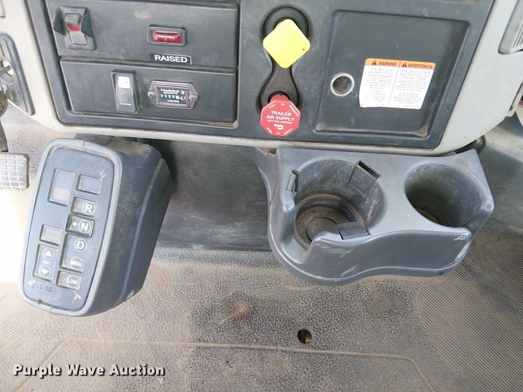 image for item YA0834 2010 International MA025 truck cab and chassis