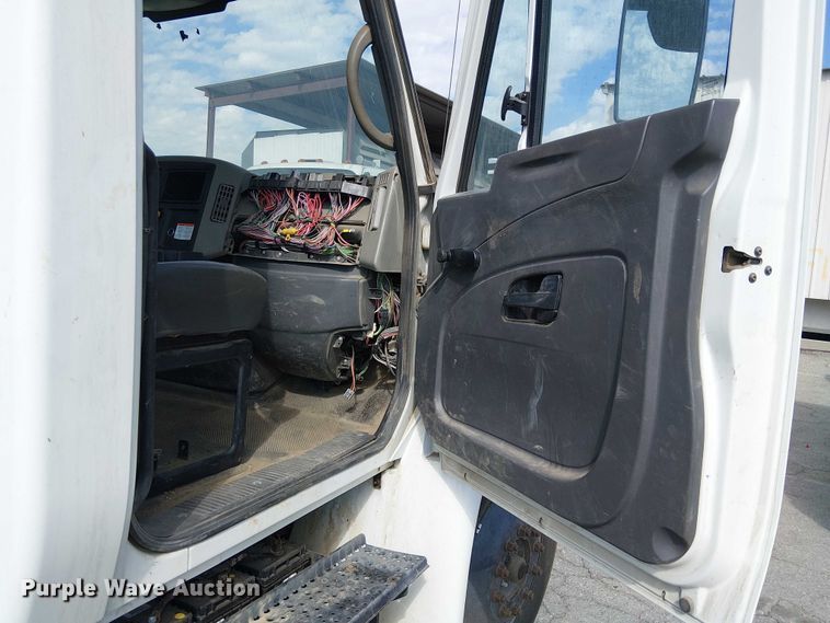 image for item YA0834 2010 International MA025 truck cab and chassis