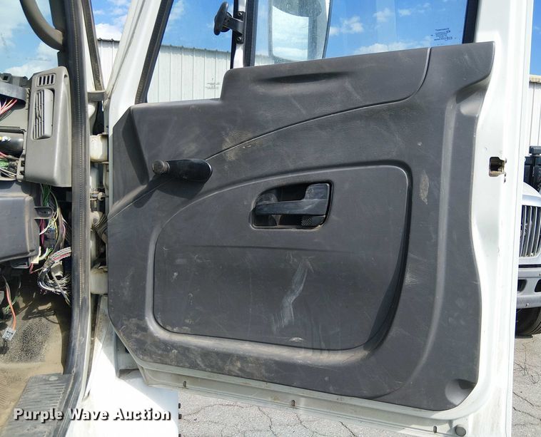 image for item YA0834 2010 International MA025 truck cab and chassis