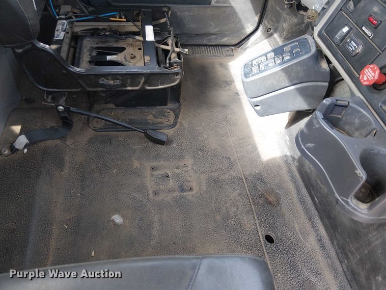 image for item YA0834 2010 International MA025 truck cab and chassis