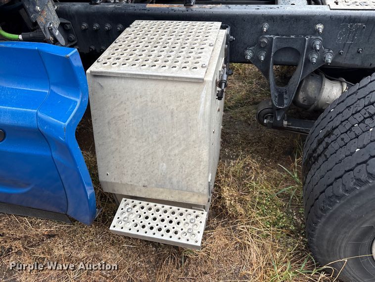 image for item YA0855 2016 International ProStar Plus 122 semi truck