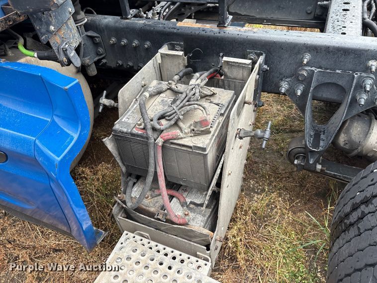 image for item YA0855 2016 International ProStar Plus 122 semi truck