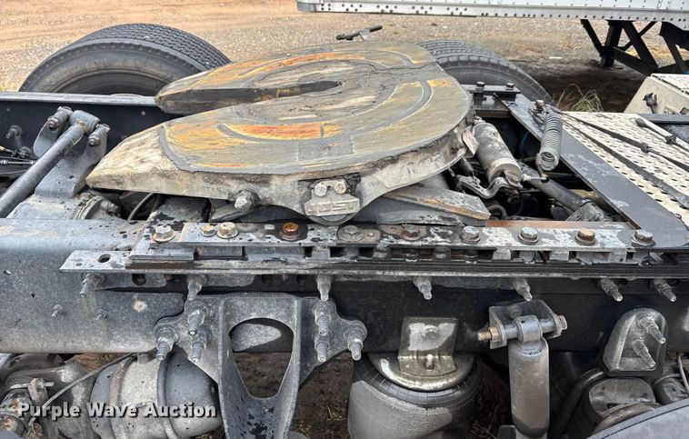 image for item YA0855 2016 International ProStar Plus 122 semi truck