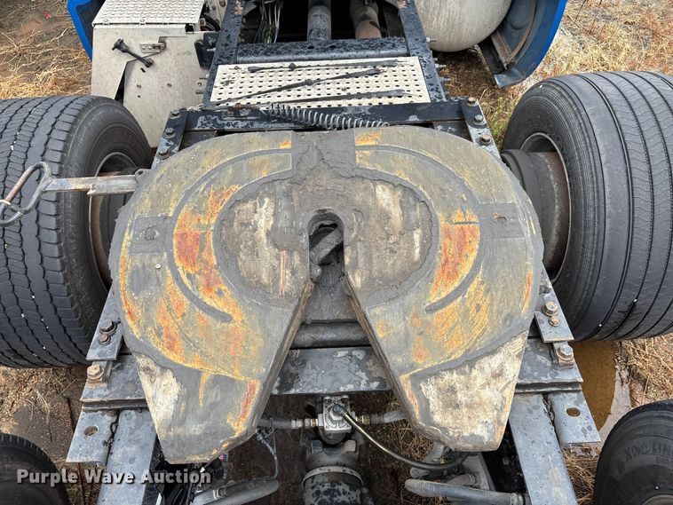 image for item YA0855 2016 International ProStar Plus 122 semi truck