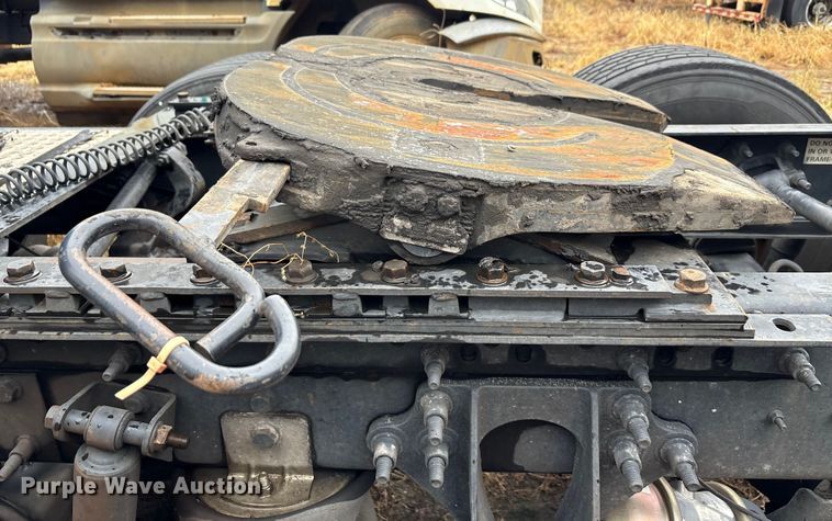 image for item YA0855 2016 International ProStar Plus 122 semi truck