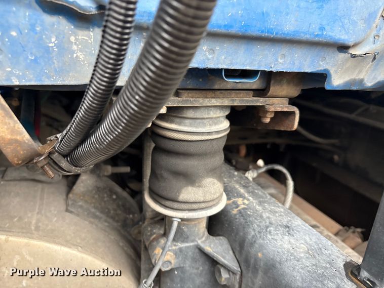 image for item YA0855 2016 International ProStar Plus 122 semi truck