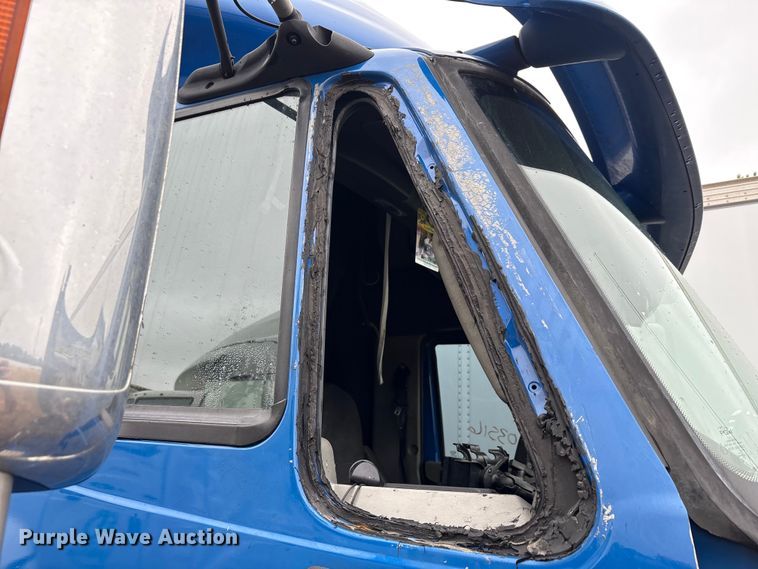 image for item YA0855 2016 International ProStar Plus 122 semi truck