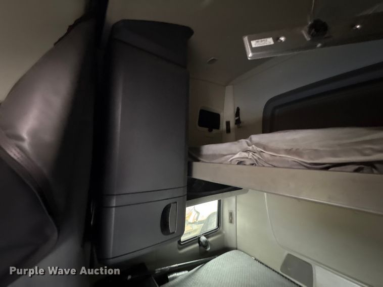 image for item YA0855 2016 International ProStar Plus 122 semi truck