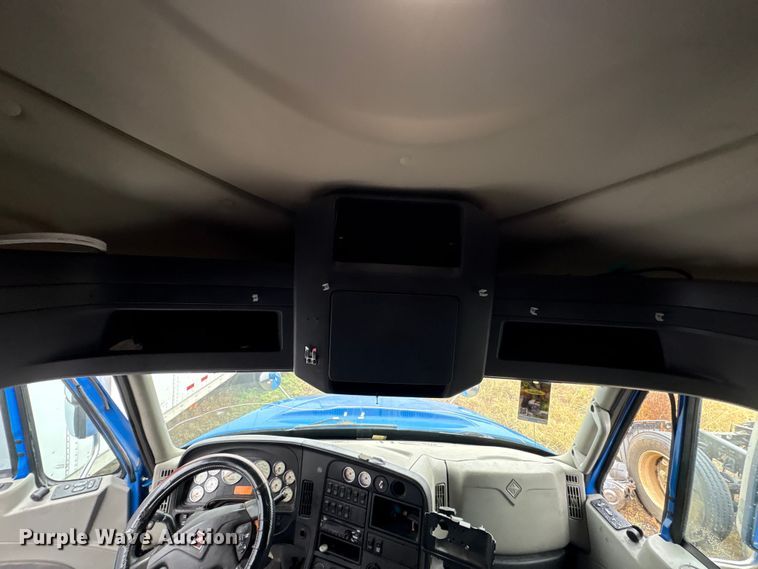 image for item YA0855 2016 International ProStar Plus 122 semi truck