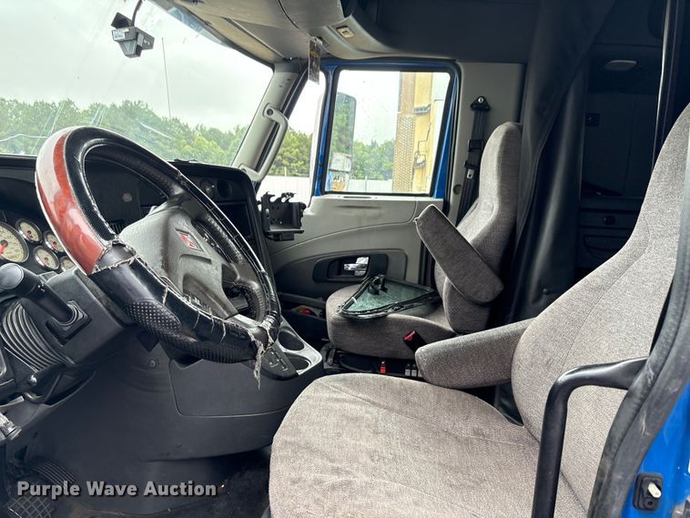 image for item YA0855 2016 International ProStar Plus 122 semi truck