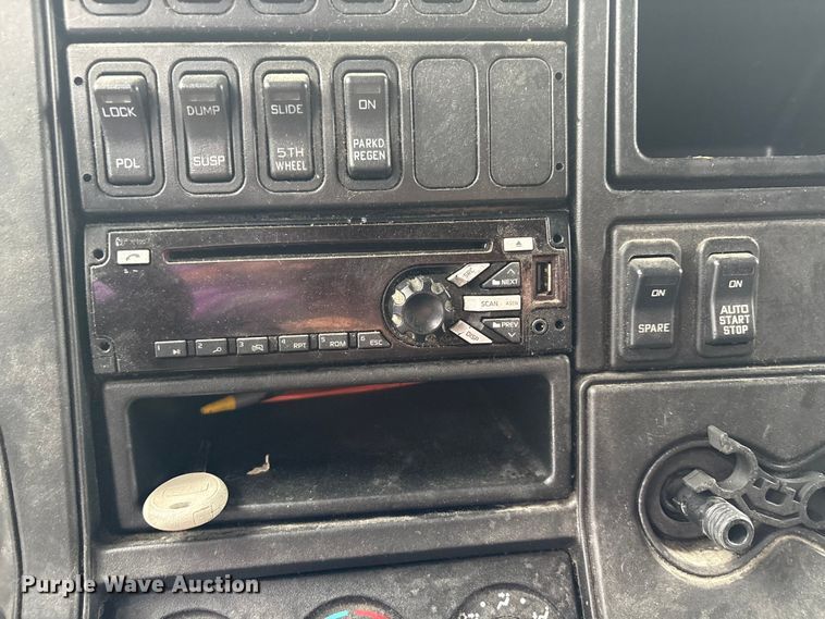 image for item YA0855 2016 International ProStar Plus 122 semi truck