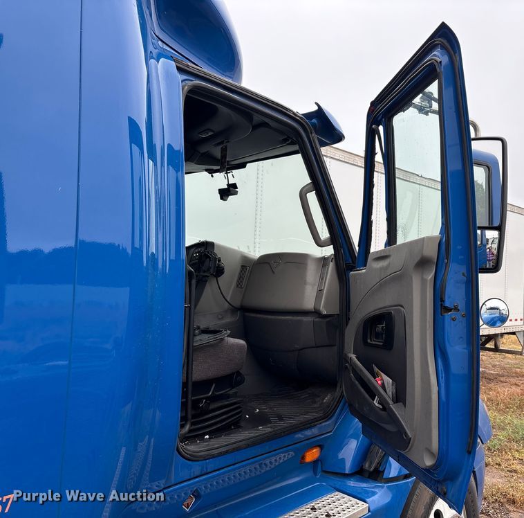image for item YA0855 2016 International ProStar Plus 122 semi truck