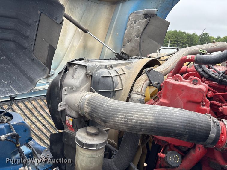 image for item YA0855 2016 International ProStar Plus 122 semi truck