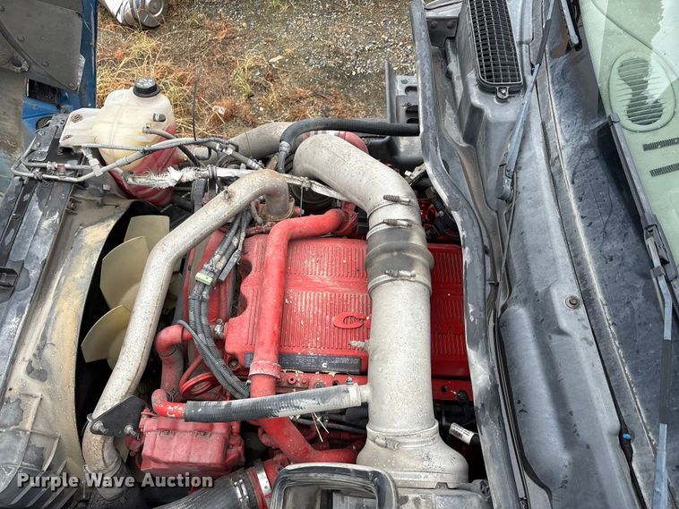 image for item YA0855 2016 International ProStar Plus 122 semi truck