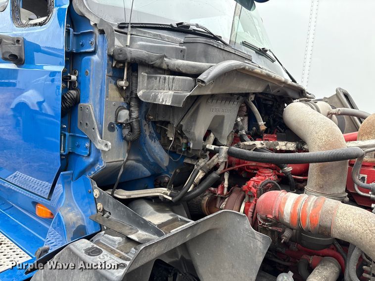 image for item YA0855 2016 International ProStar Plus 122 semi truck