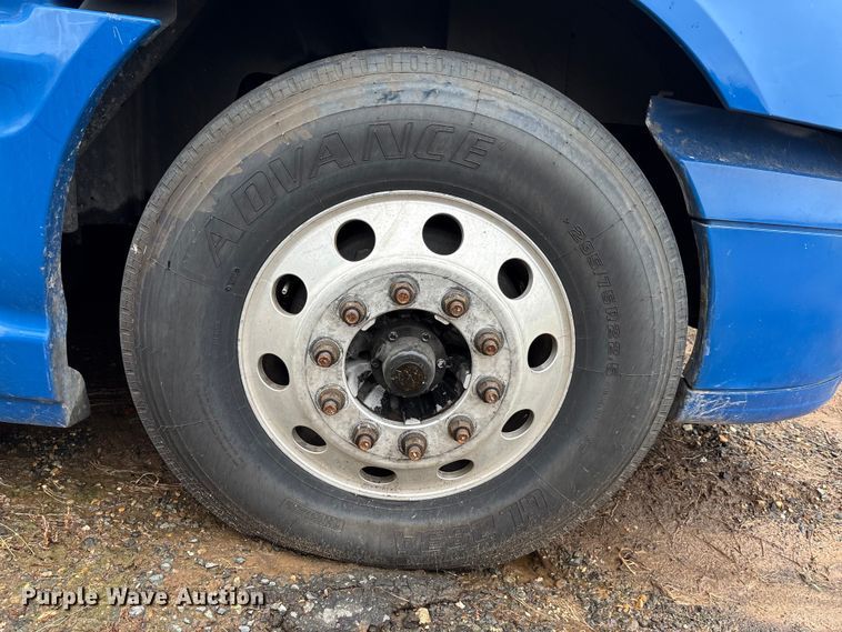 image for item YA0855 2016 International ProStar Plus 122 semi truck